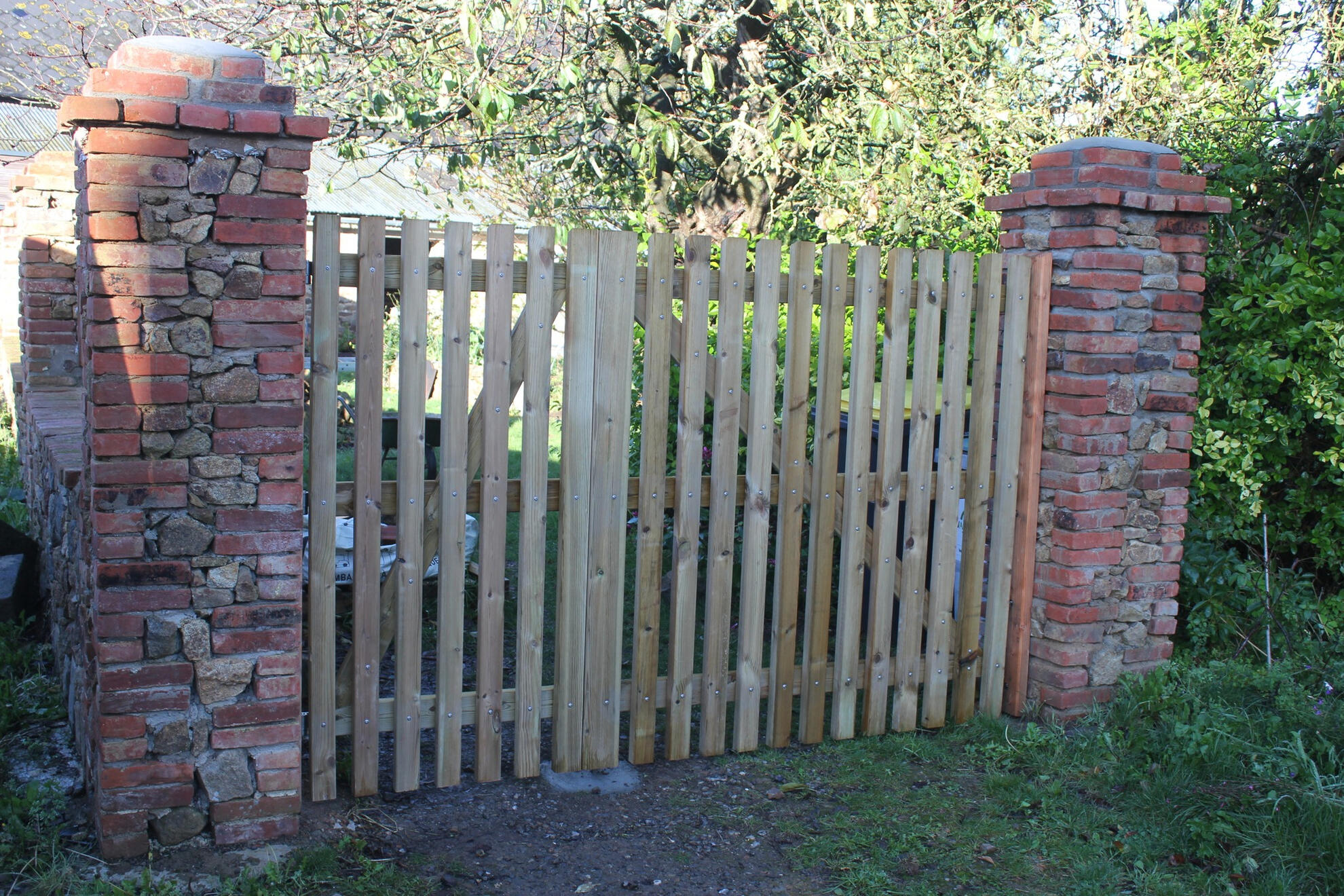 Portail en pin classe 4 - Feins