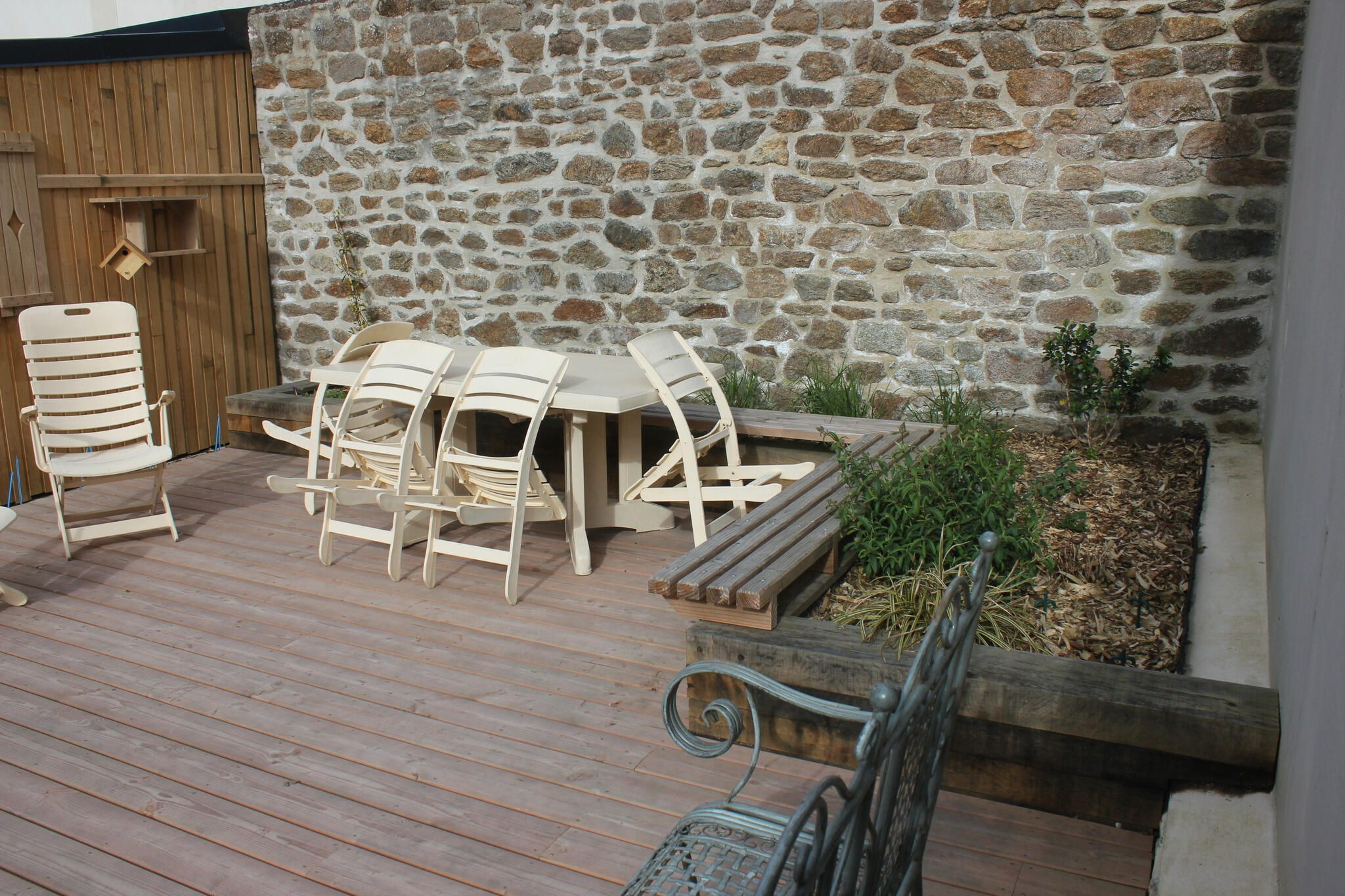 Jardinière en traverse paysagère chêne avec banc en douglas